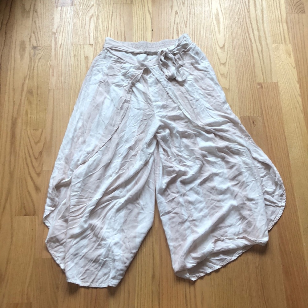 Rue 21 flowy pants with tie and open leg